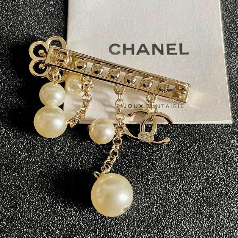 Chanel Brooch 10yxx70 (3)