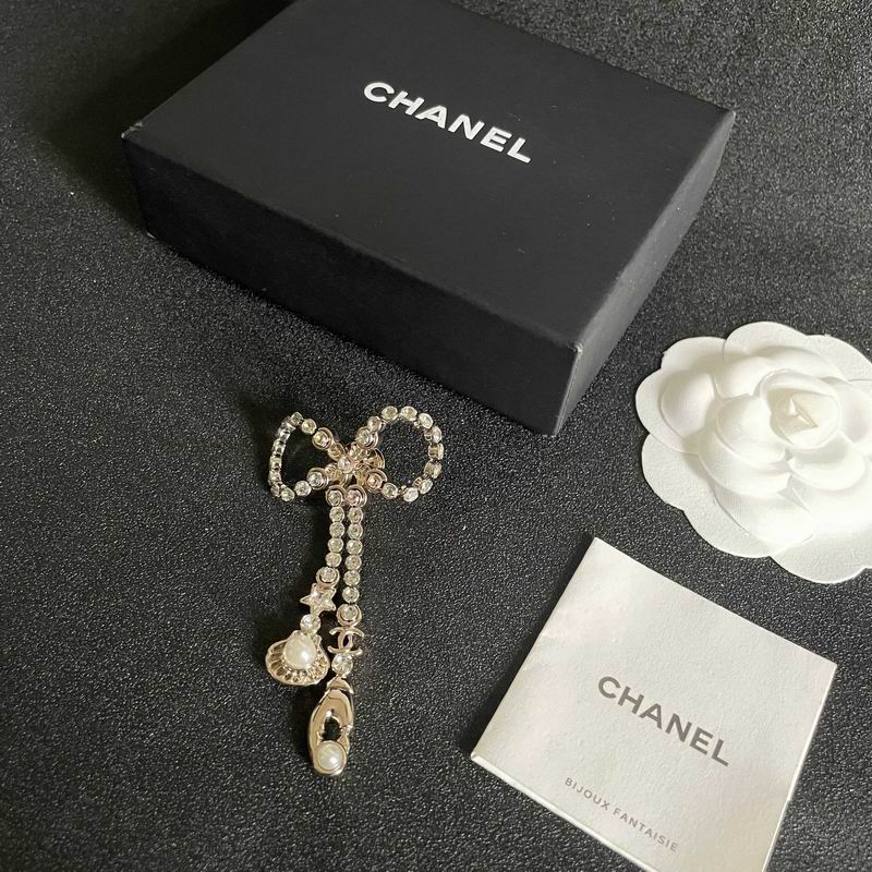 Chanel Brooch 10yxx71 (1)