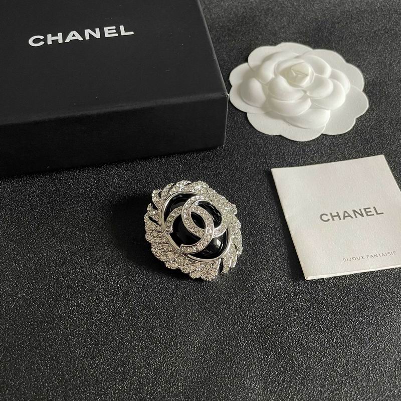 Chanel Brooch 10yxx72 (2)