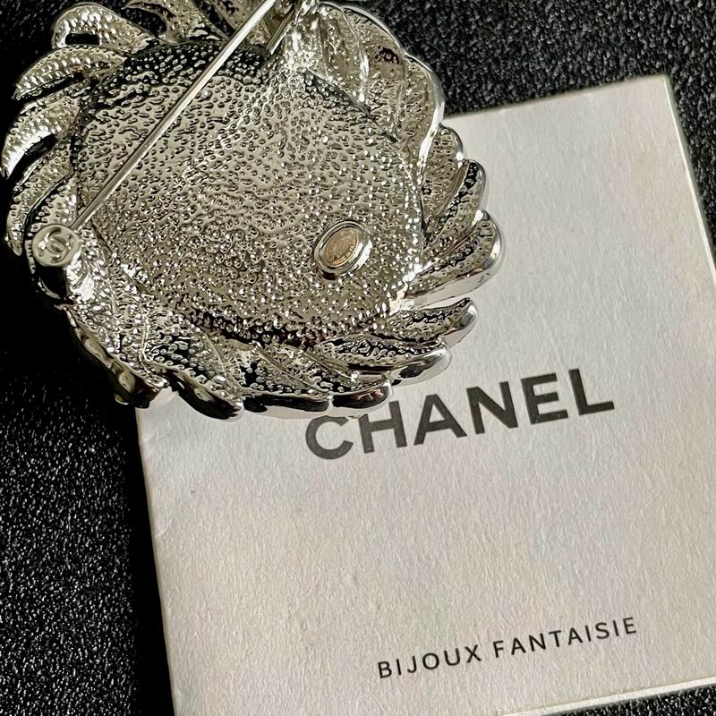 Chanel Brooch 10yxx72 (3)