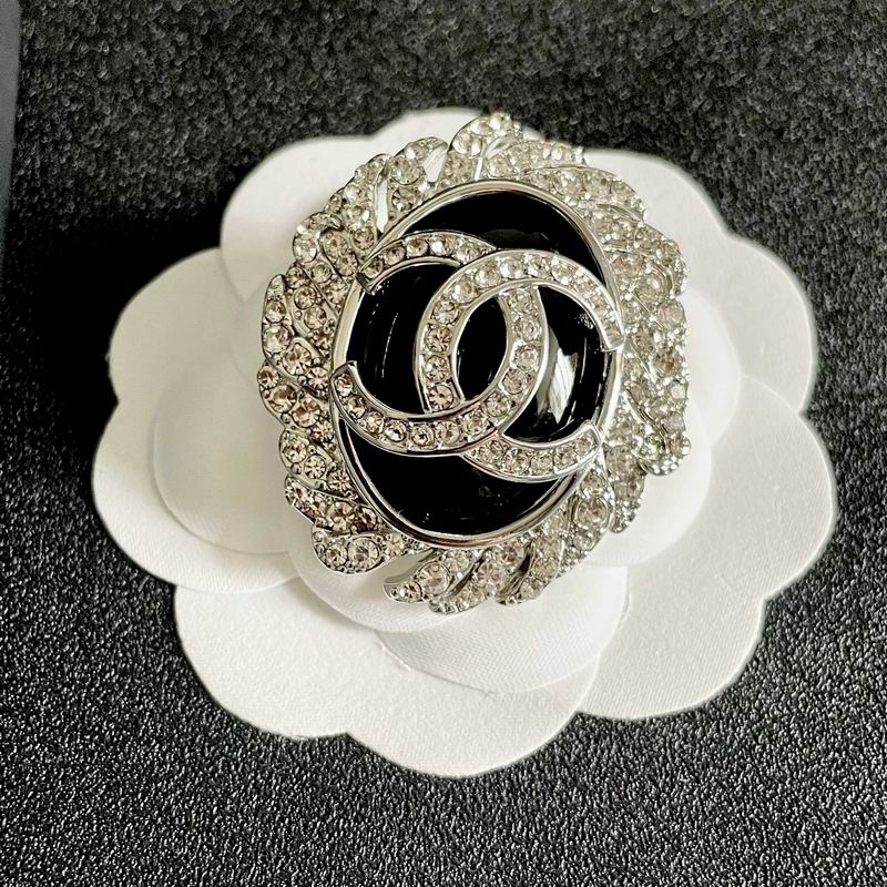 Chanel Brooch 10yxx72 (4)