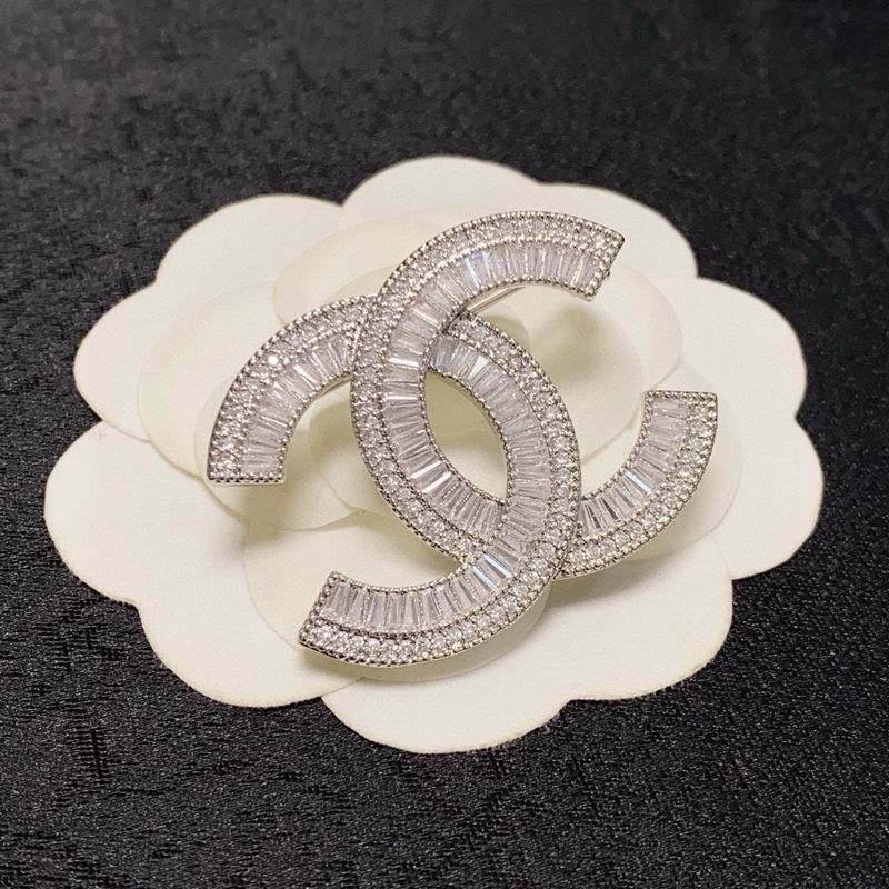 Chanel Brooch 10yxx74 (2)