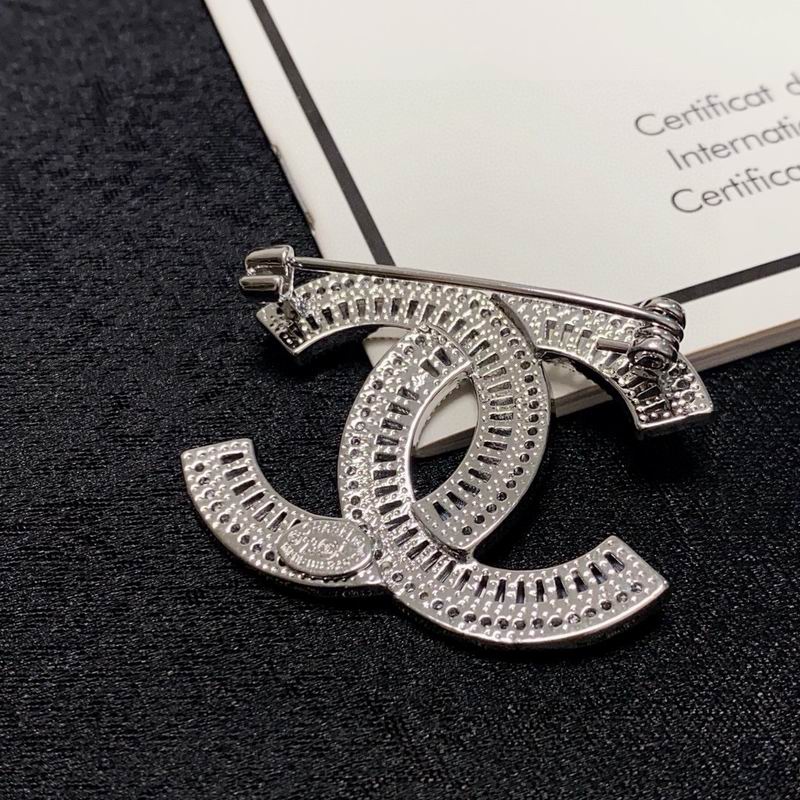 Chanel Brooch 10yxx74 (3)