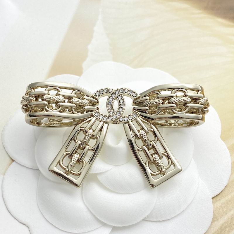 Chanel Brooch 10yxx79 (3)