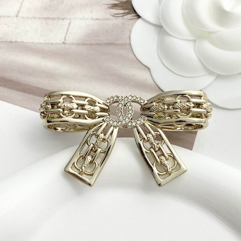 Chanel Brooch 10yxx79 (5)