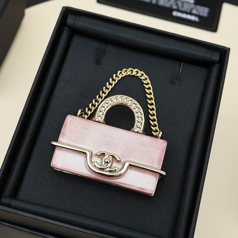 Chanel Brooch 10yxx80 (3)