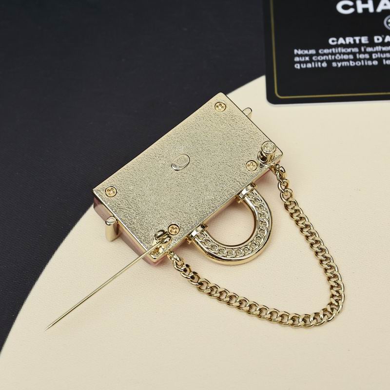 Chanel Brooch 10yxx80 (5)