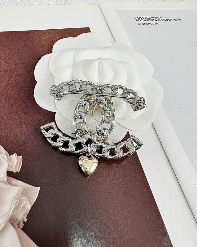 Chanel Brooch 10yxx82 (2)