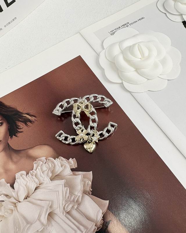 Chanel Brooch 10yxx82 (3)