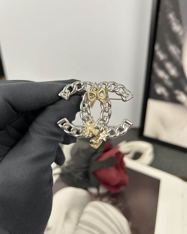 Chanel Brooch 10yxx82 (4)