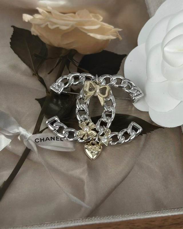 Chanel Brooch 10yxx82 (5)