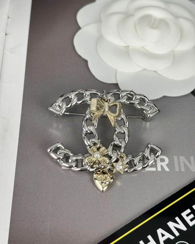 Chanel Brooch 10yxx82 (6)