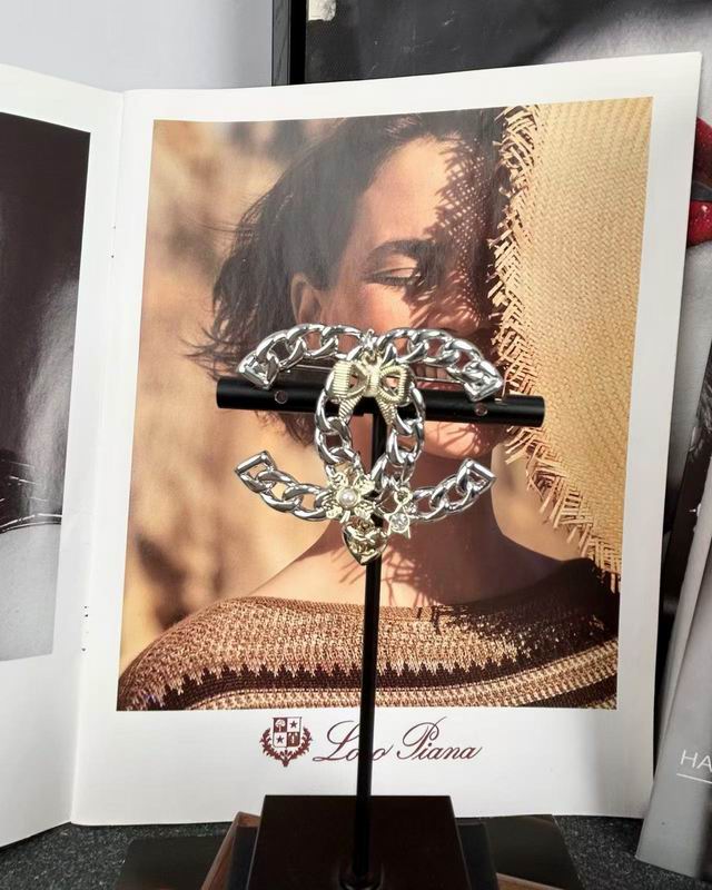 Chanel Brooch 10yxx82 (7)