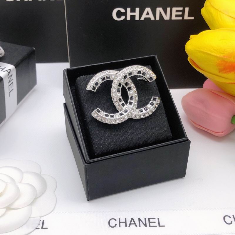 Chanel Brooch 10yxx83 (2)