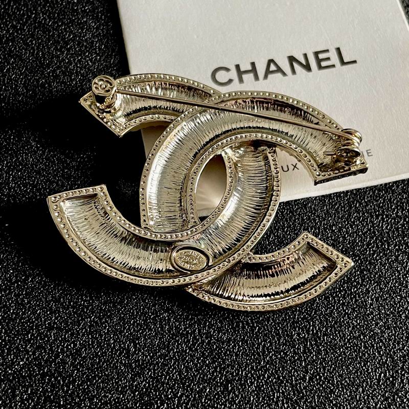 Chanel Brooch 10yxx84 (3)
