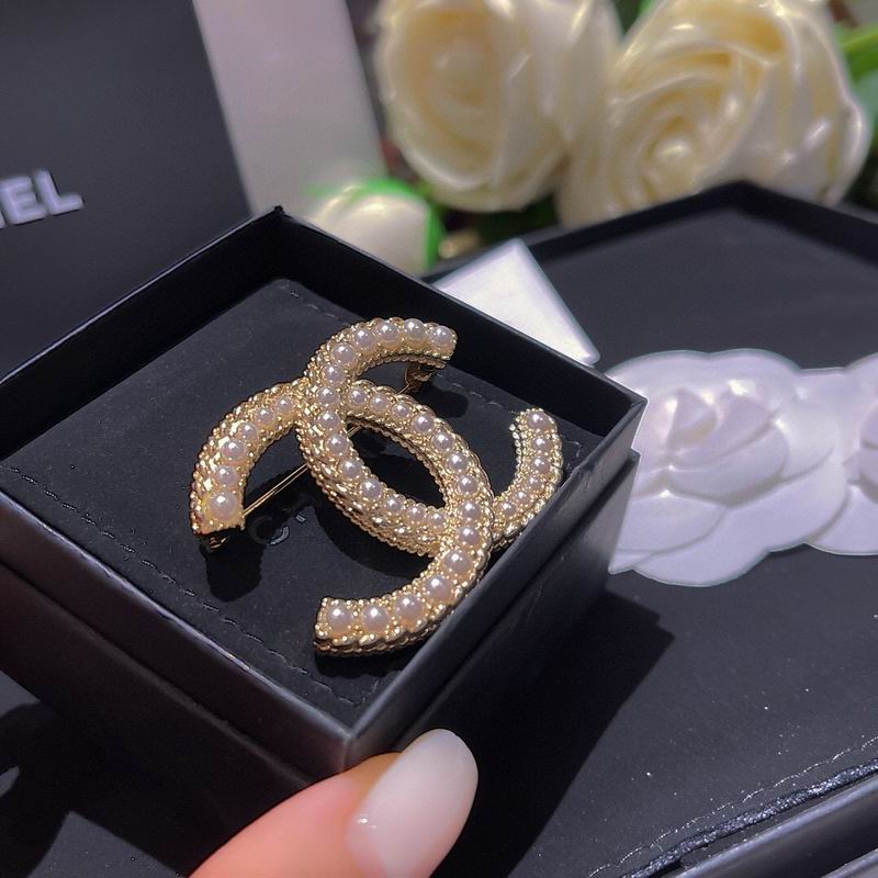 Chanel Brooch 10yxx91 (10)