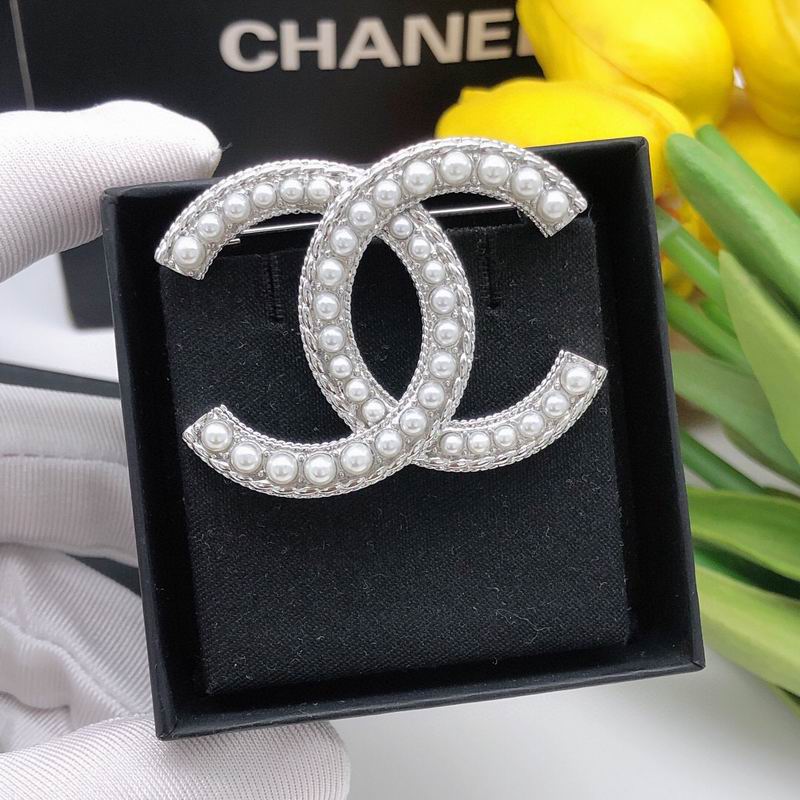 Chanel Brooch 10yxx91 (3)
