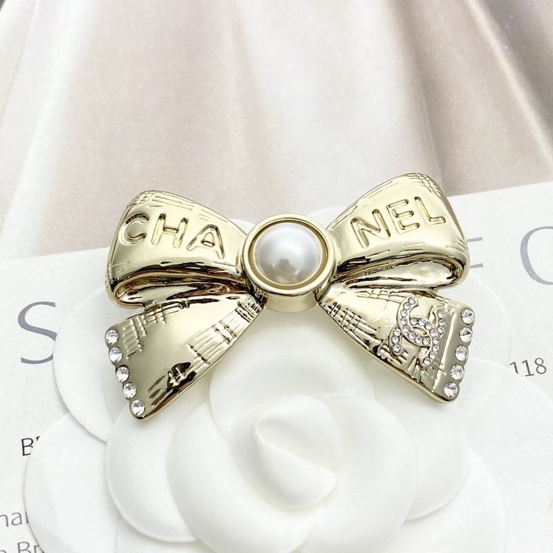 Chanel Brooch 10yxx92 (1)