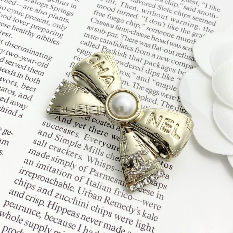 Chanel Brooch 10yxx92 (3)