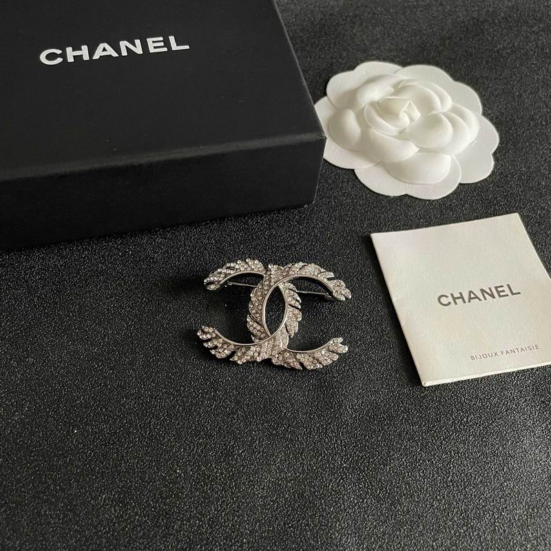 Chanel Brooch 10yxx94 (11)