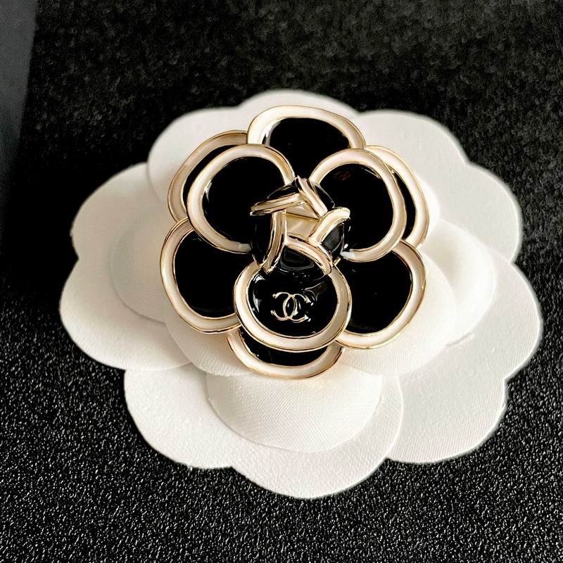 Chanel Brooch 10yxx95 (2)