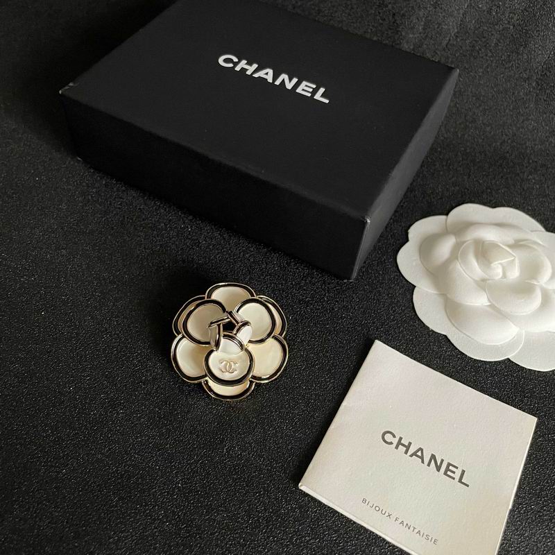 Chanel Brooch 10yxx95 (3)
