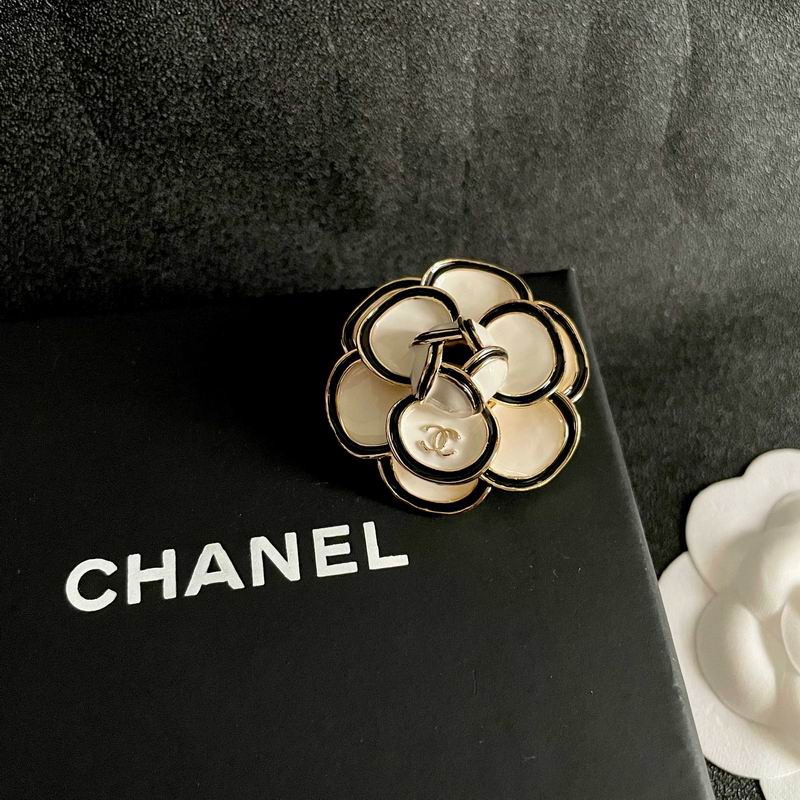 Chanel Brooch 10yxx95 (8)