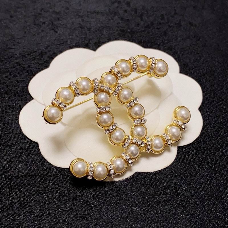 Chanel Brooch 10yxx97 (1)