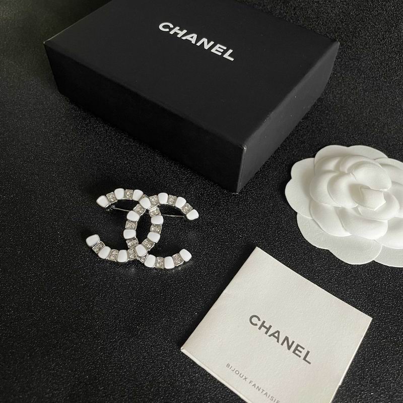 Chanel Brooch 10yxx99 (2)