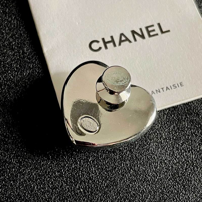 Chanel Brooch 11yxx102 (3)