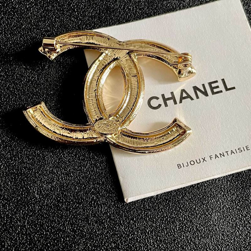 Chanel Brooch 11yxx103 (3)
