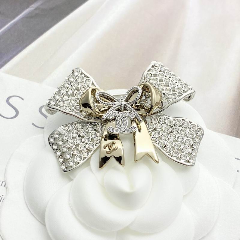 Chanel Brooch 11yxx104 (5)
