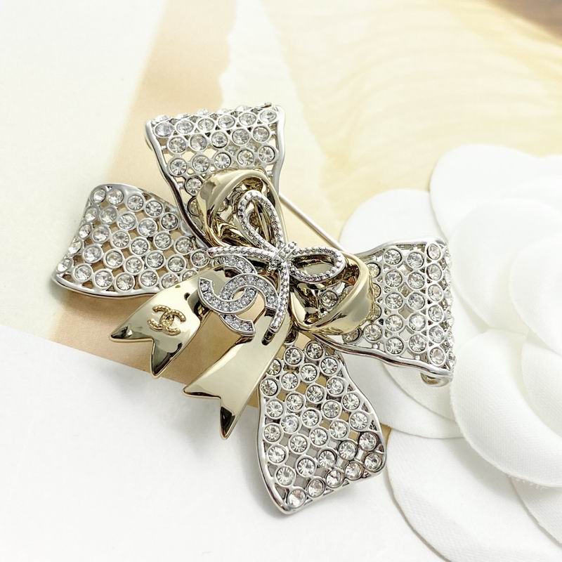 Chanel Brooch 11yxx104 (8)