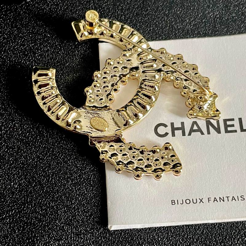 Chanel Brooch 11yxx107 (3)