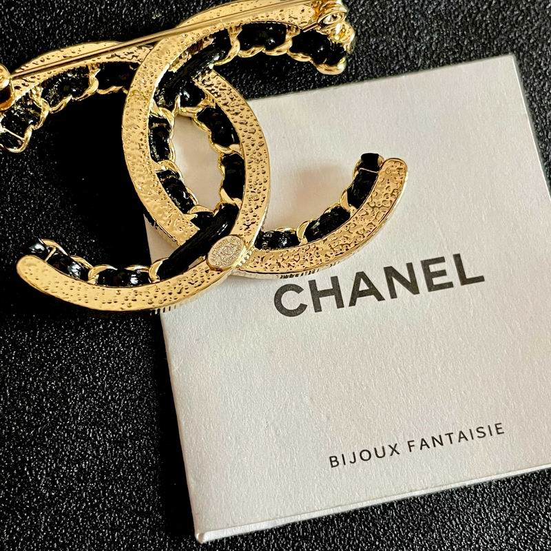Chanel Brooch 11yxx108 (3)