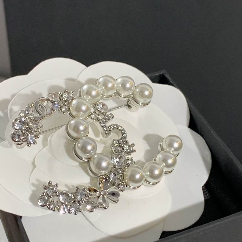 Chanel Brooch 11yxx109 (5)