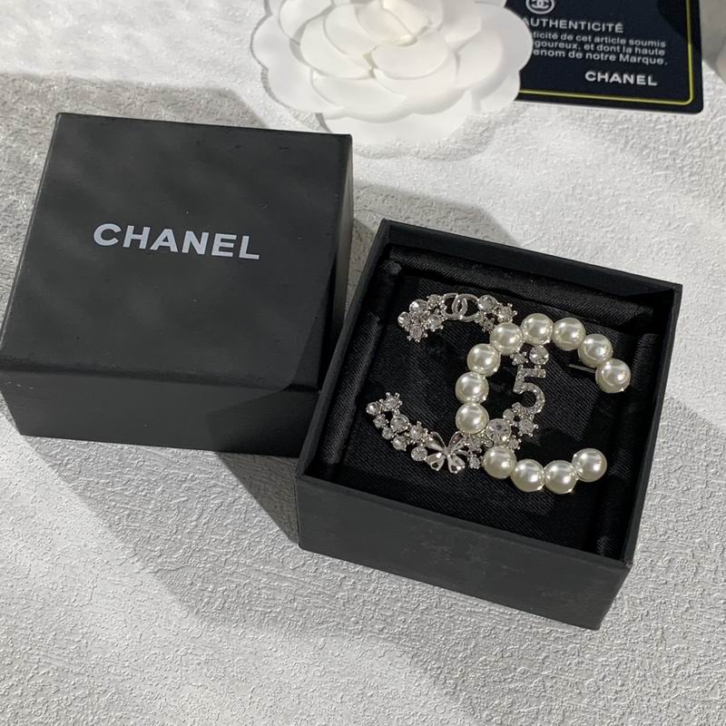 Chanel Brooch 11yxx110 (1)