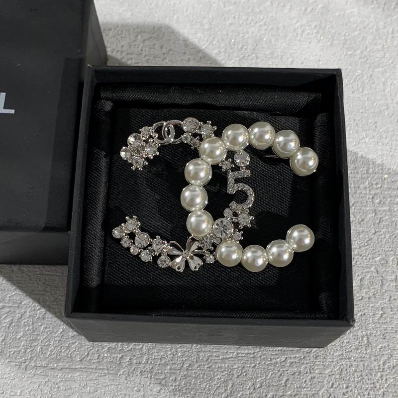 Chanel Brooch 11yxx110 (3)