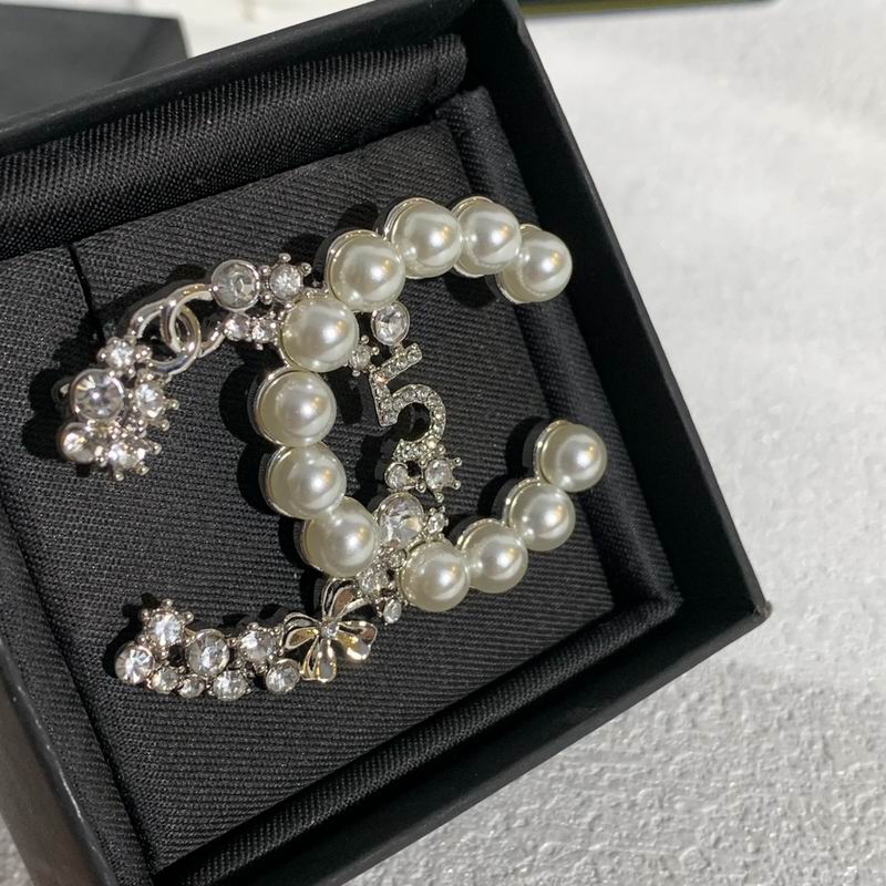 Chanel Brooch 11yxx110 (4)