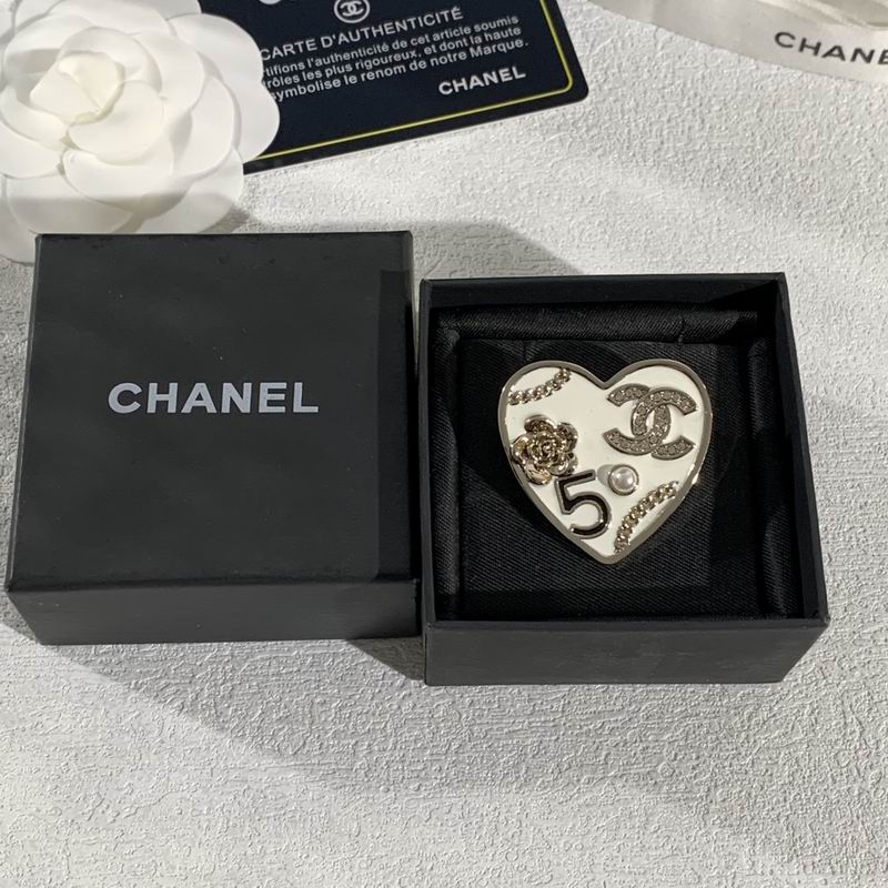 Chanel Brooch 11yxx114 (5)