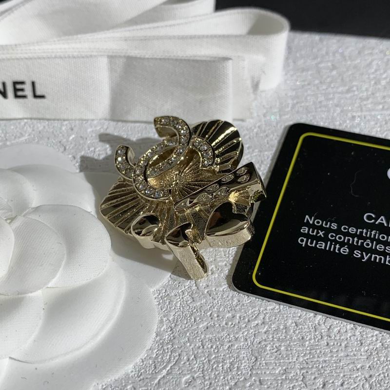 Chanel Brooch 11yxx119 (8)