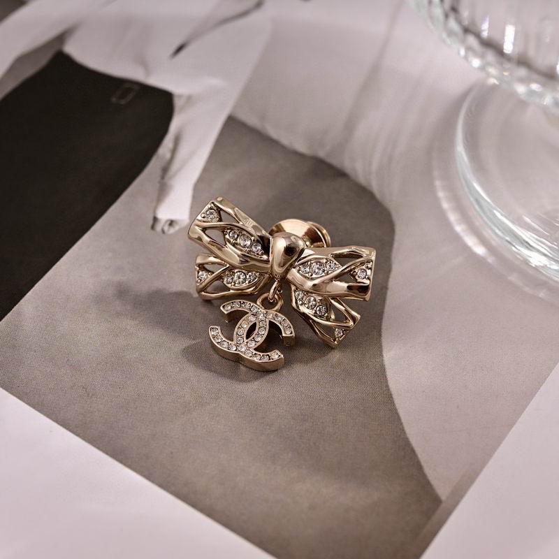 Chanel Brooch 11yxx126 (3)