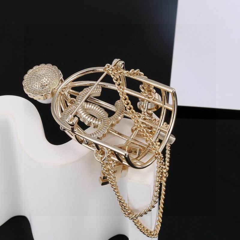 Chanel Brooch 11yxx133 (3)