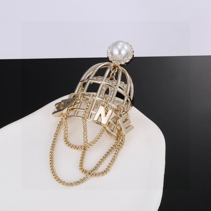 Chanel Brooch 11yxx133 (5)