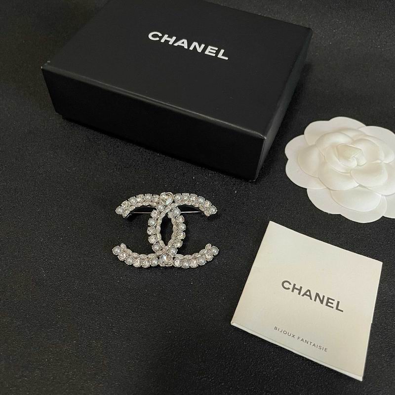 Chanel Brooch 11yxx135 (1)