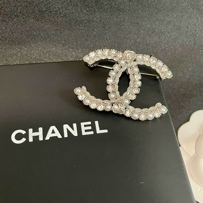 Chanel Brooch 11yxx135 (5)