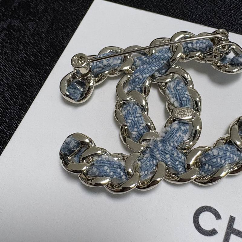 Chanel Brooch 11yxx144 (3)