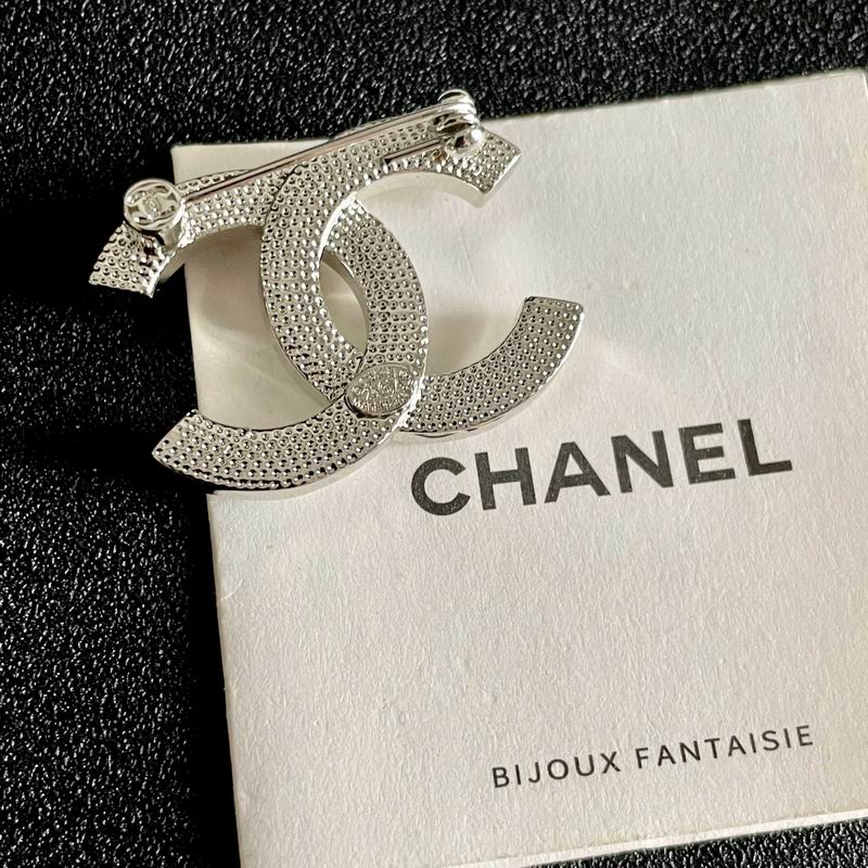 Chanel Brooch 11yxx145 (3)