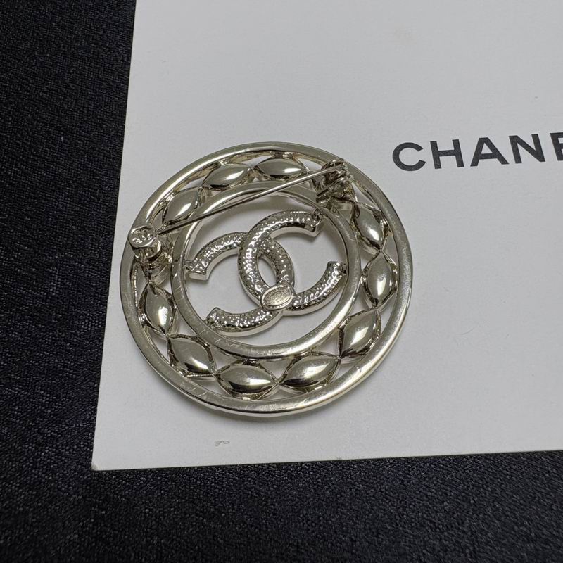 Chanel Brooch 11yxx146 (3)