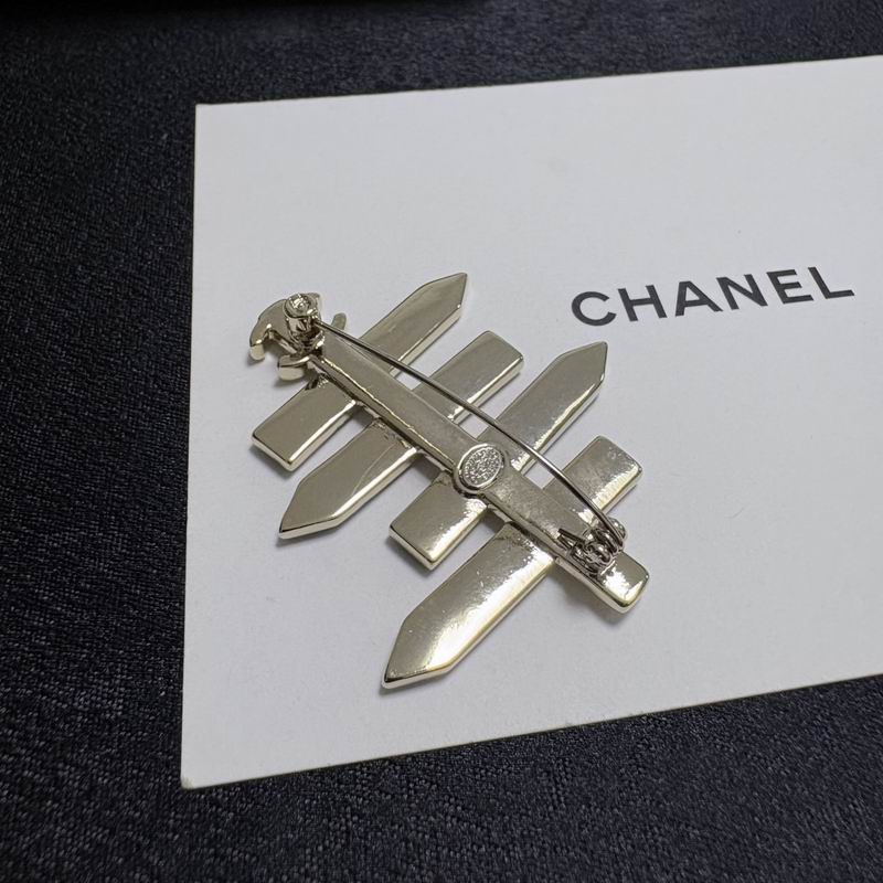 Chanel Brooch 11yxx152 (3)